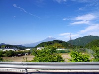 裾を長く引く富士山